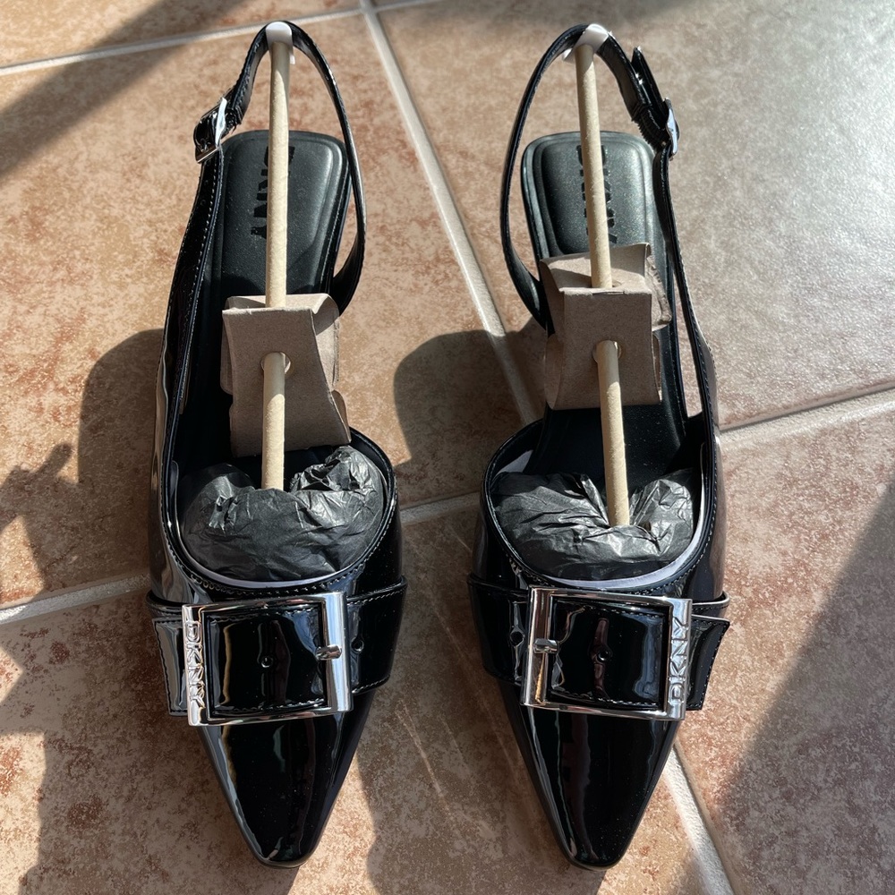 DKNY Womens Naylor Slingback Pointed Toe with Belt Detail - Picture 4 of 8
